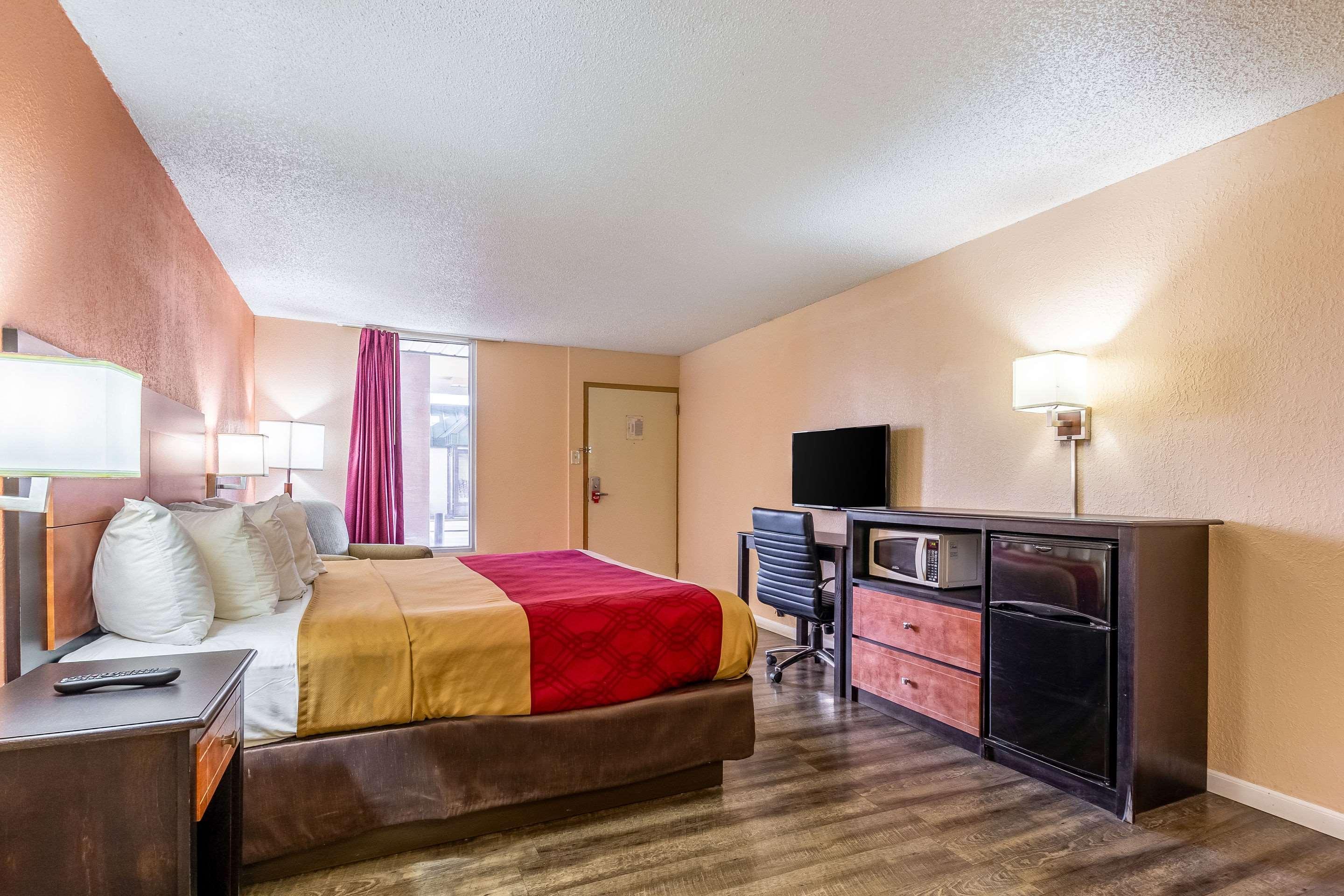 Econo Lodge Rocky Top Exterior photo