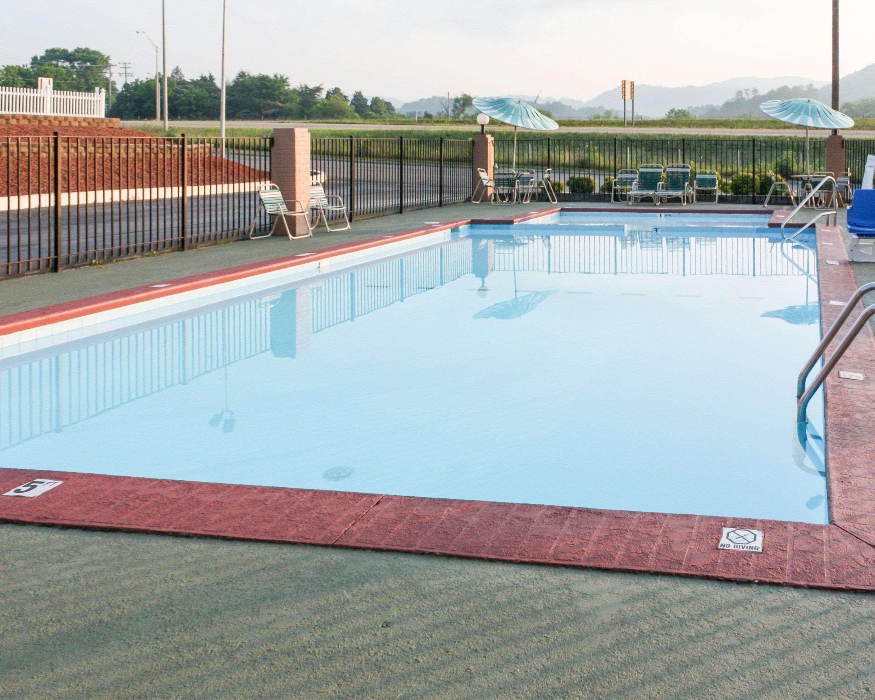 Econo Lodge Rocky Top Exterior photo