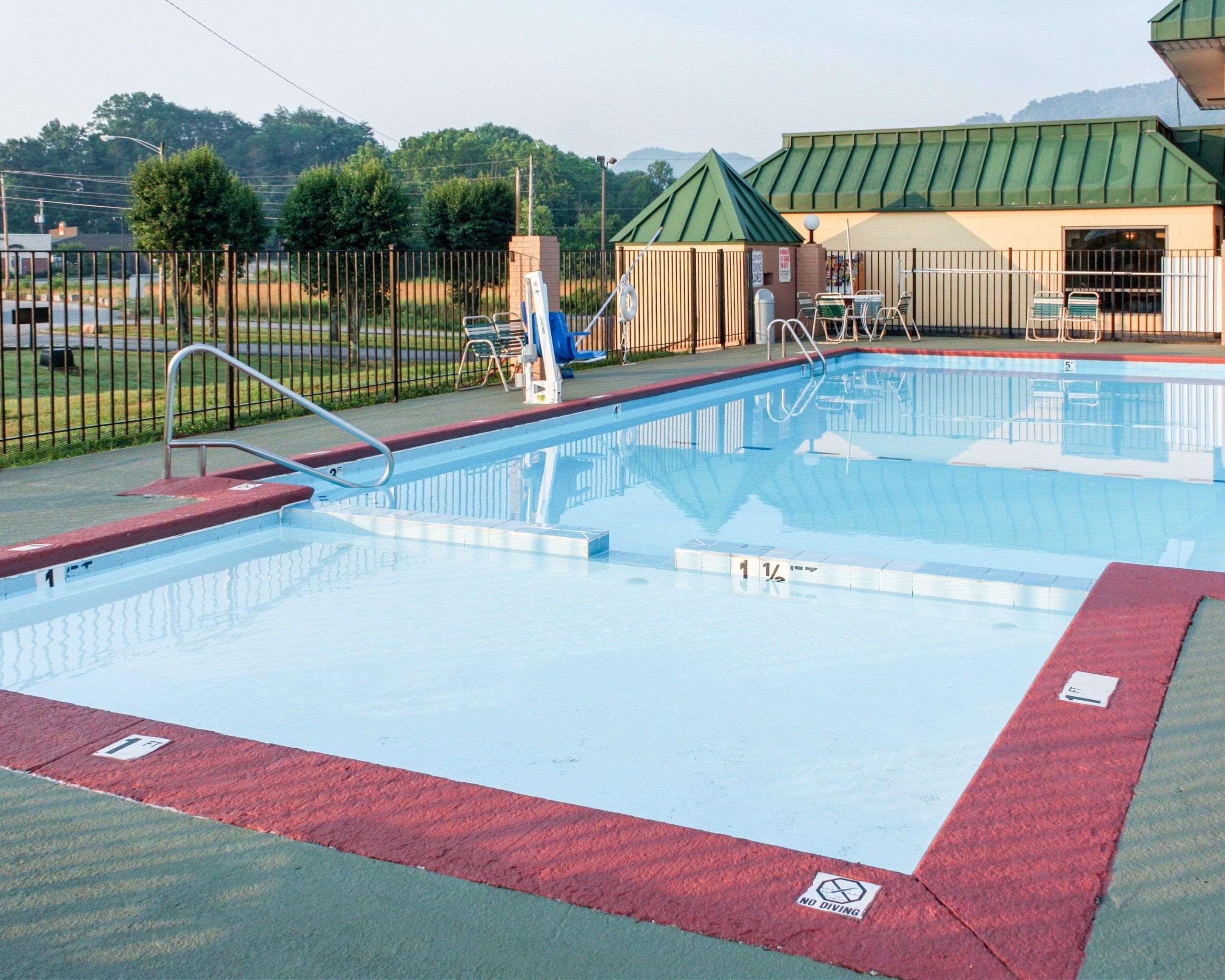 Econo Lodge Rocky Top Exterior photo